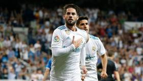 Isco celebra ante la mirada de Asensio