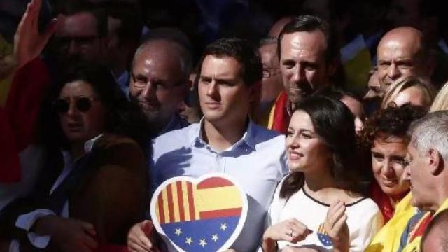 Rivera, junto a Inés Arrimadas en la manifestación.