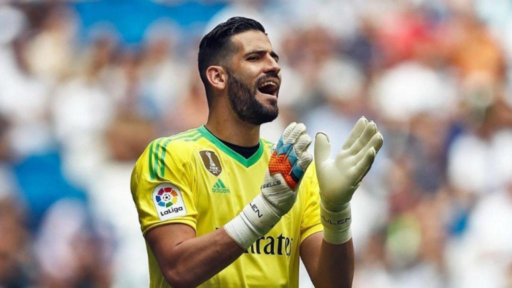 Kiko Casilla anima al Madrid desde la portería