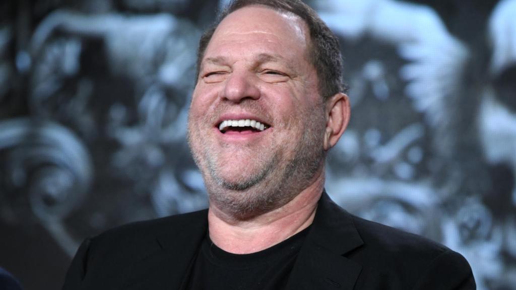 Harvey Weinstein riéndose en un evento en Estados Unidos.