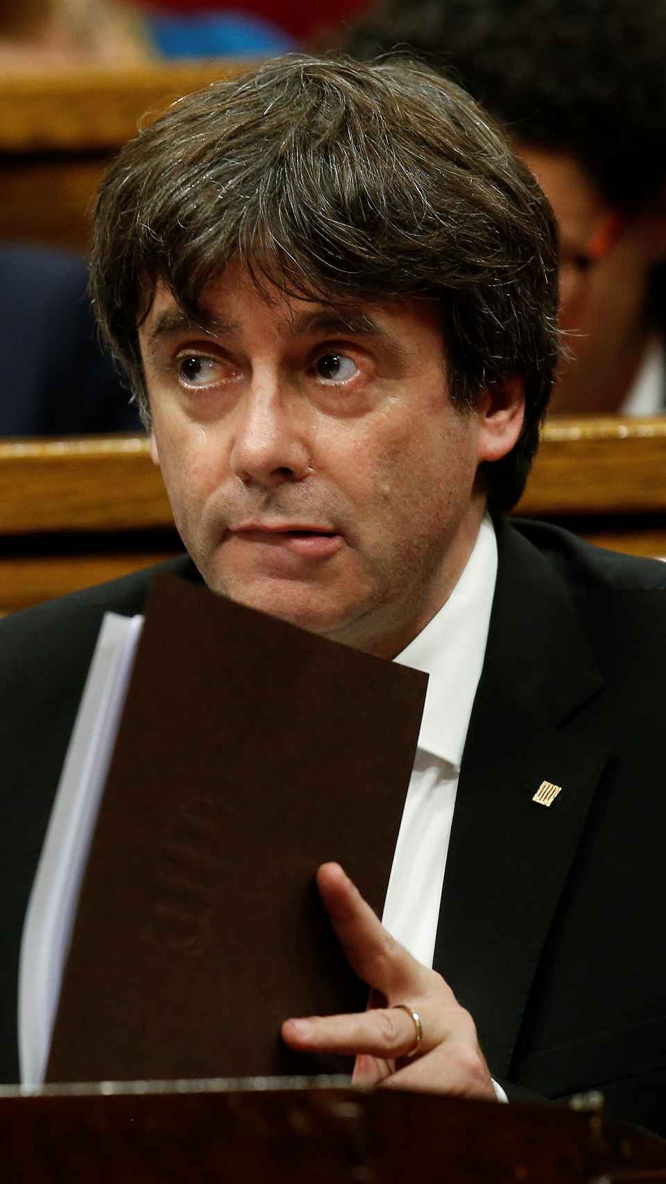 Puigdemont durante el pleno del Parlament.