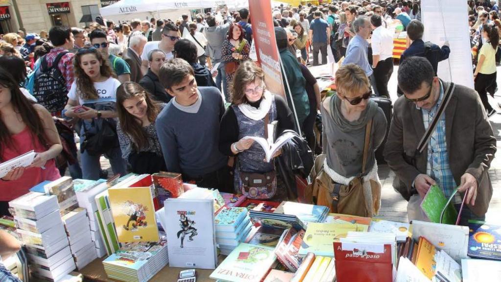 Una imagen de la fiesta de Sant Jordi. Foto: EFE