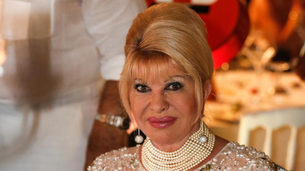 Ivana Trump durnate un evento este verano.