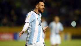 Leo Messi celebra uno de sus tres goles en el Ecuador - Argentina.