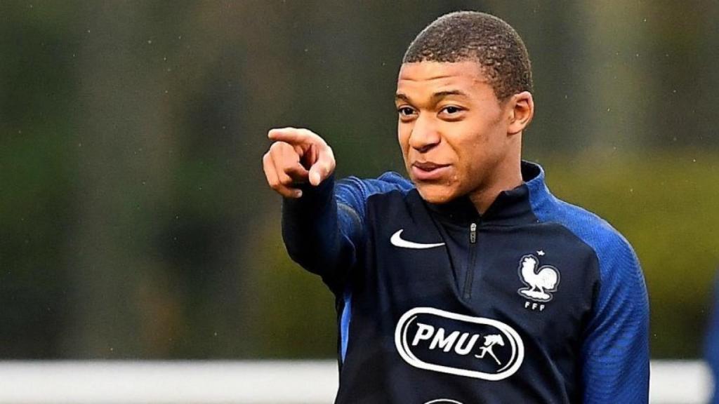 Mbappé en la selección francesa. Foto Twitter (@KMbappe)