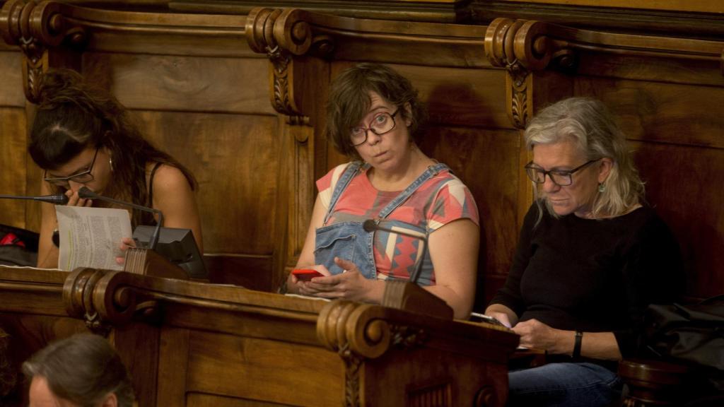 La concejala de la CUP Eulalia Reguant durante un pleno del Ayuntamiento de Barcelona.