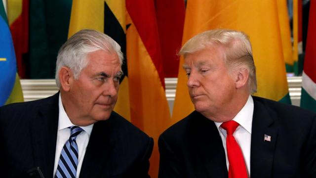 Rex Tillerson, junto a Donald Trump.