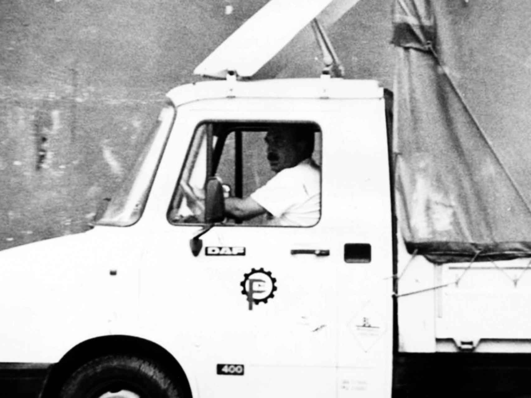 Camión utilizado para el traslado de Ortega Lara durante su secuestro en 1996. La foto corresponde a un seguimiento operativo de la Guardia Civil. El conductor es el etarra Xabier Ugarte, miembro del comando que perpetró el cautiverio.