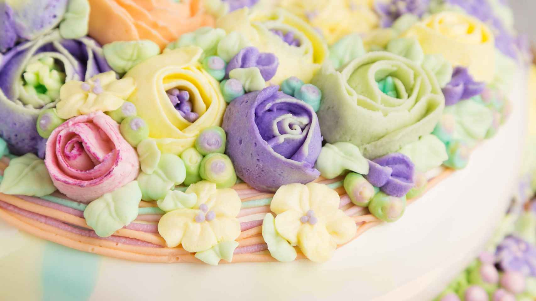 Closeup butter cream flowers decoration on cake