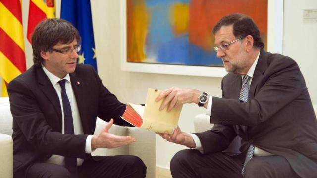 Mariano Rajoy y Carles Puigdemont en su última reunión en Moncloa.