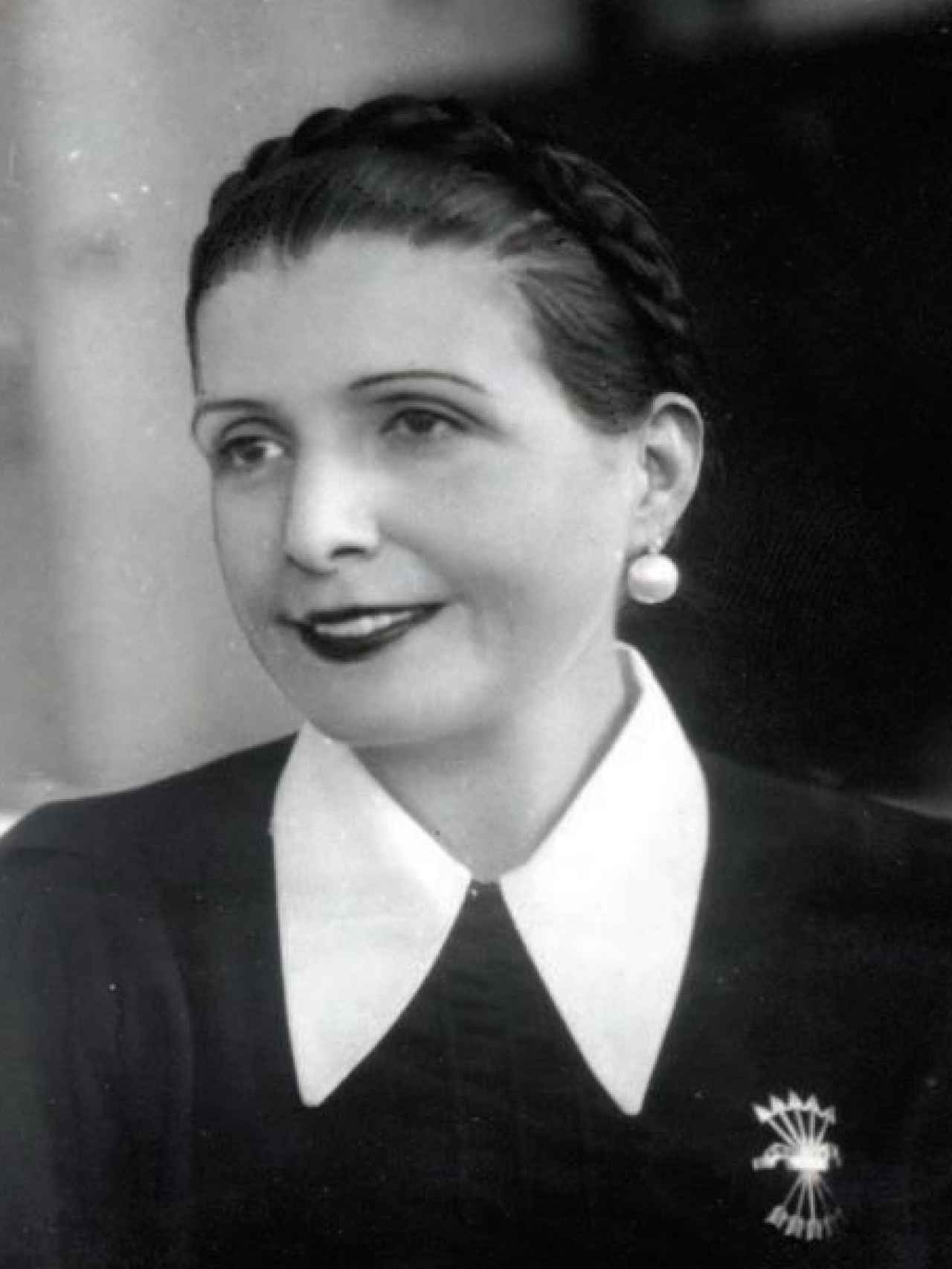 Un retrato de la abuela del ministro Méndez de Vigo vestida de falangista.