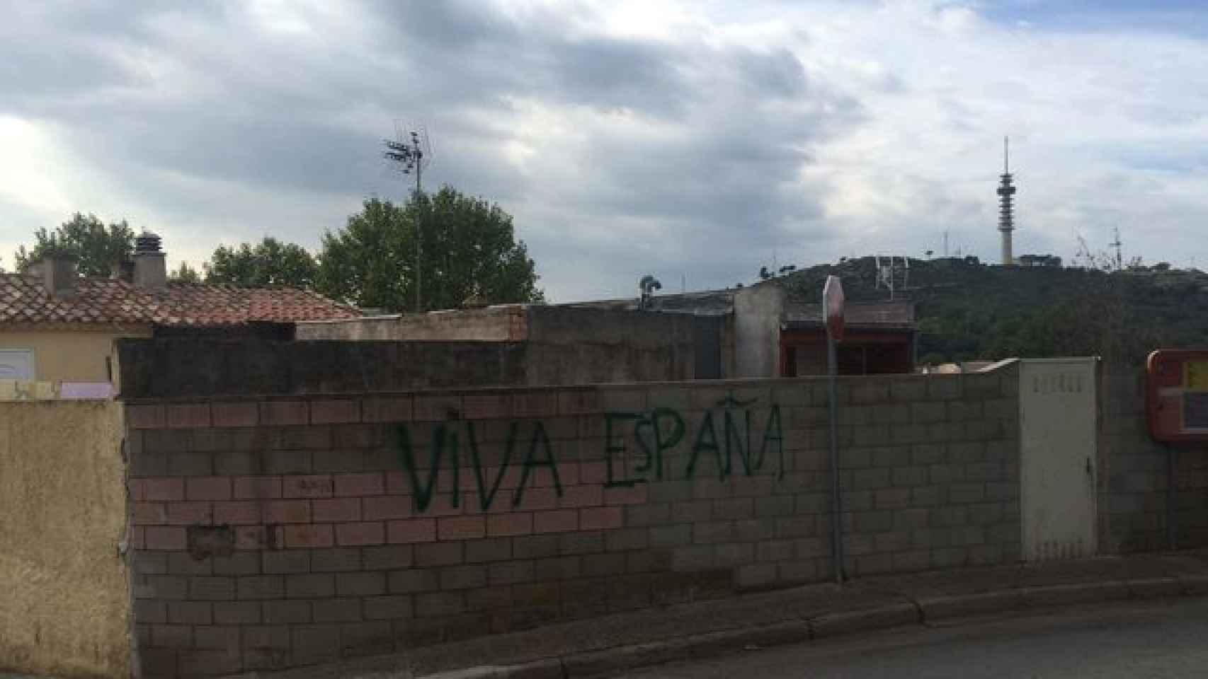 Una pintada en el barrio de Vilarroja advierte del rechazo al independentismo en la zona