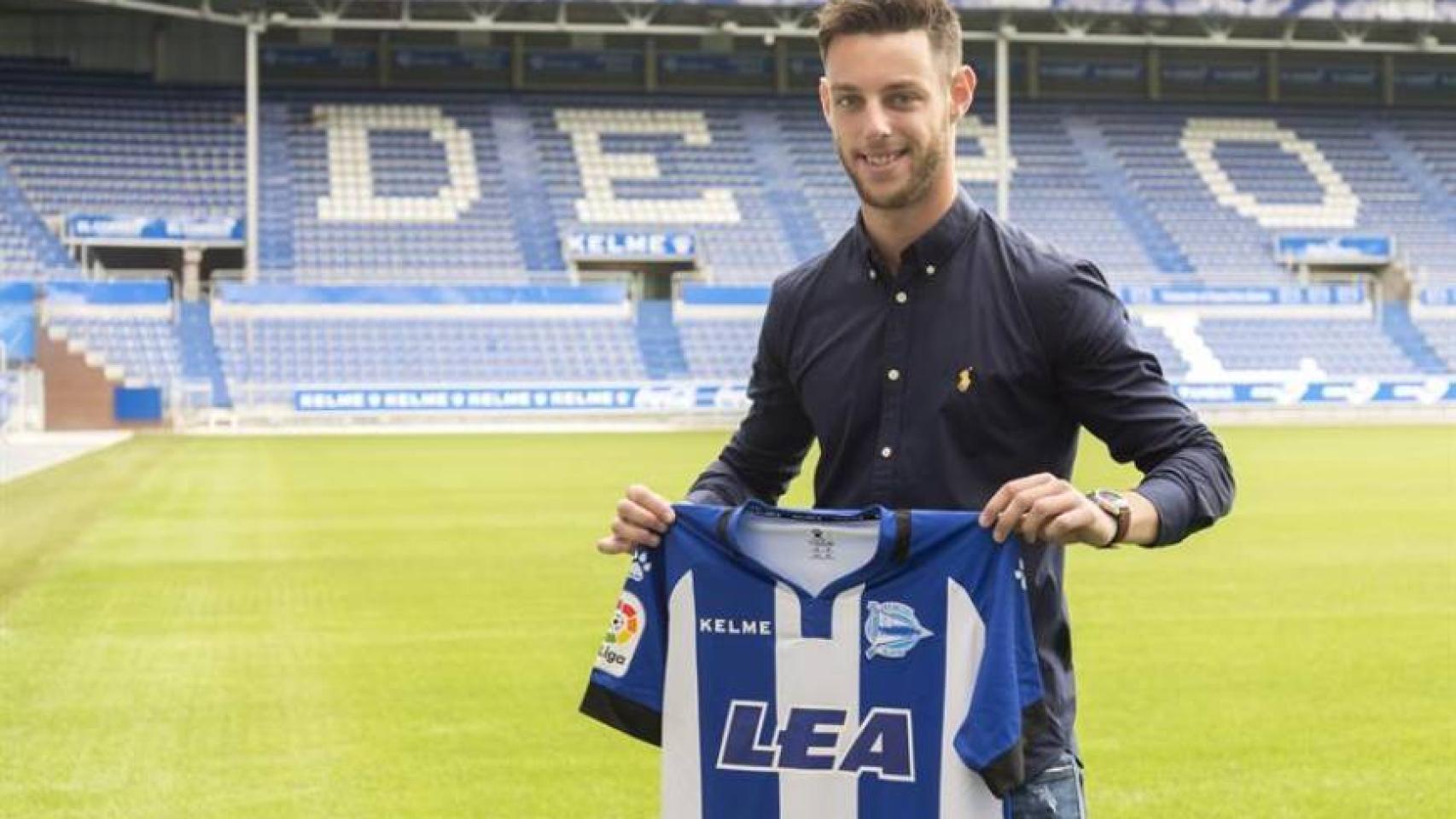 Burgui, en su presentación con el Deportivo Alavés.