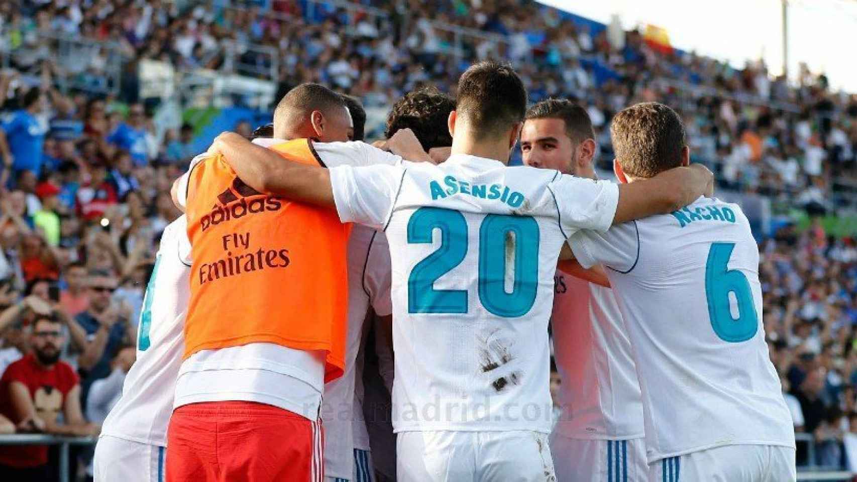 Cristiano marca el segundo del Madrid y sus compañeros lo celebran