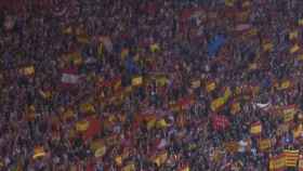 El Calderón se inunda de banderas de España