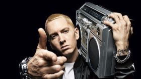 En cantante de rap, Eminem.