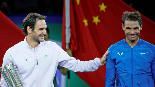 Federer y Nadal, durante la entrega de premios de Shanghái.