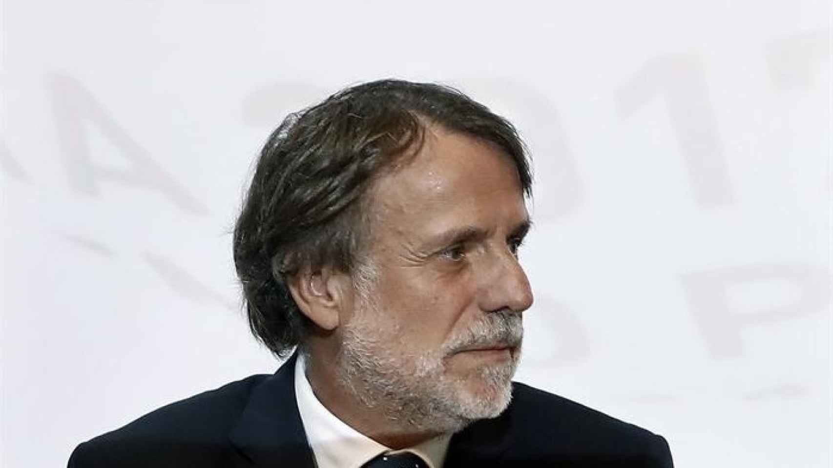 El presidente de Planeta, José Creuheras, durante la rueda de prensa del Premio Planeta.