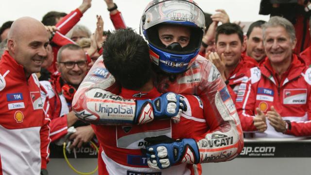 Dovizioso celebra la victoria en Motegi