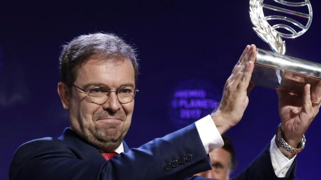 El escritor Javier Sierra al recibir el Planeta.