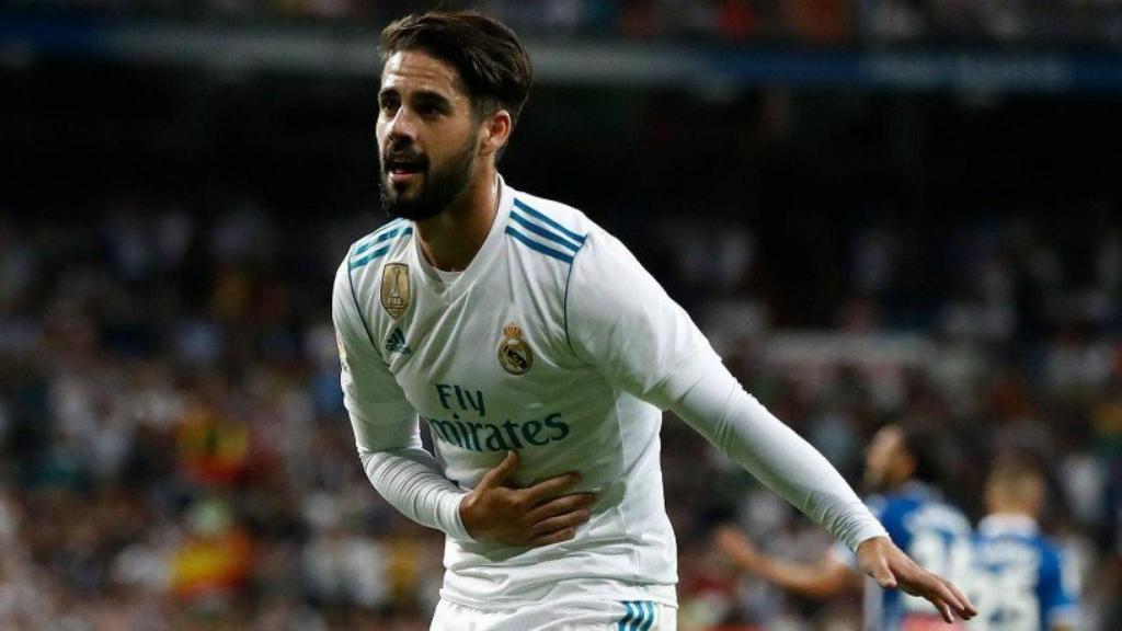 Isco celebra ante la afición