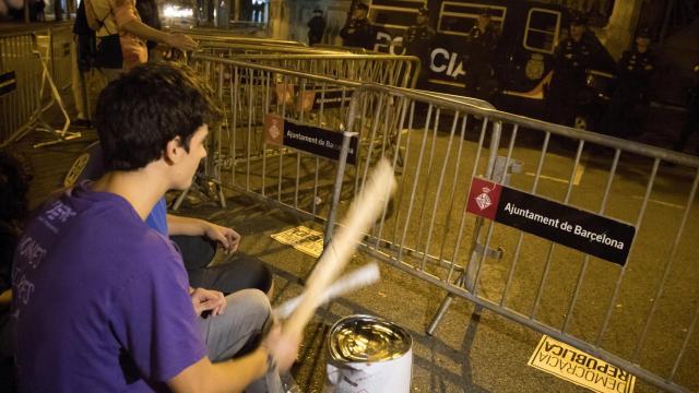 Concentración frente a la Delegación del Gobierno en Barcelona para protestar por el encarcelamiento de los 'Jordis'.