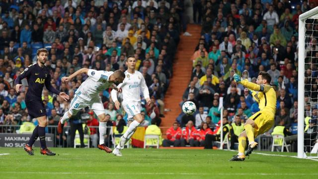 Lloris interviene en el remate de cabeza a bocajarro de Benzema.