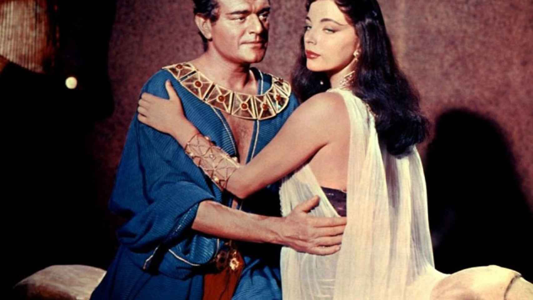 Joan Collins perdió el papel de Cleopatra por no acostarse con un productor.