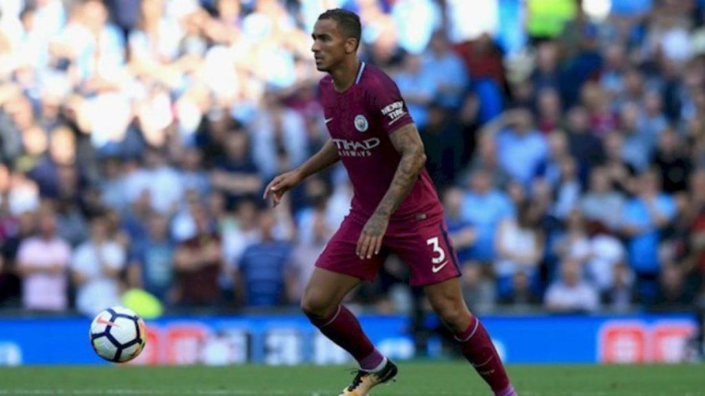 Danilo disputando un partido con el Manchester City. Foto: mancity.com