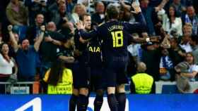 Llorente celebra el gol del Tottenham con sus compañeros. | Foto: Twitter (@SpursOfficial)
