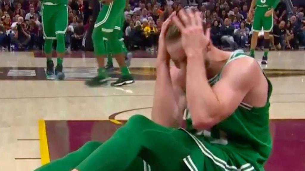 Hayward sufre una gravísima lesión Foto Twitter (@nbaplus)