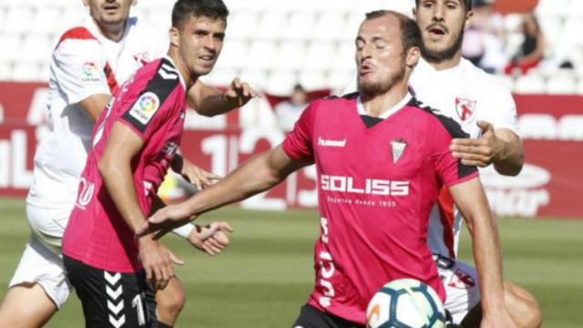 Héctor, a la izquierda, en el partido del domingo. Foto: Liga 1|2|3