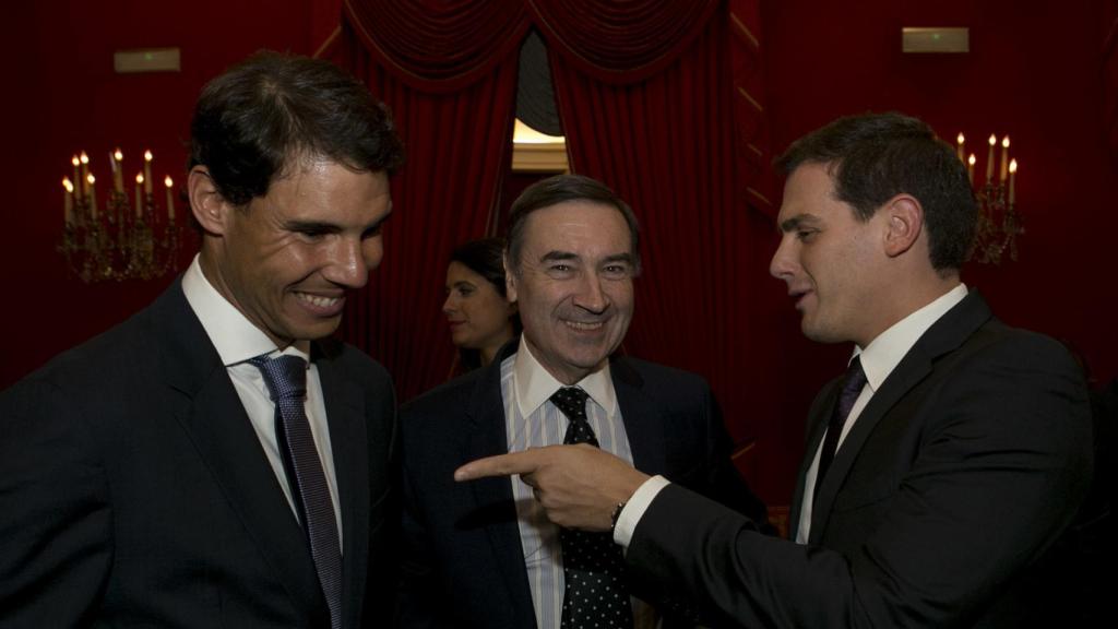 Nadal, Pedro J. Ramírez y Albert Rivera, durante un momento de la entrega de los premios