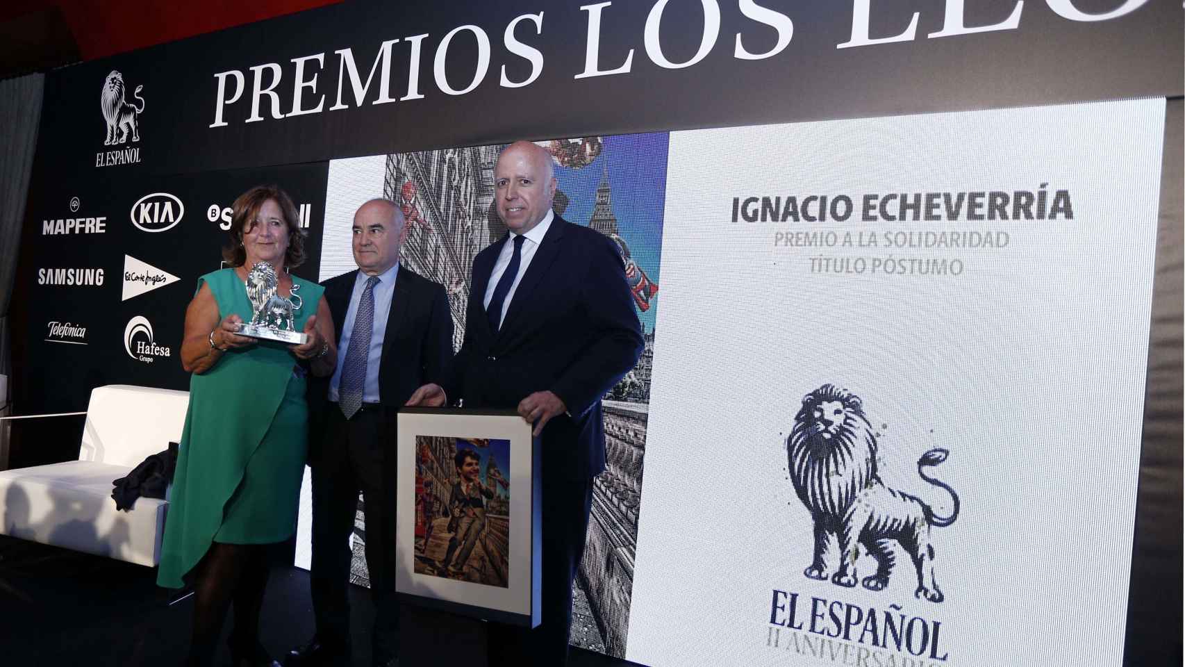 Los tres galardonados en los Premios Los Leones de EL ESPAÑOL