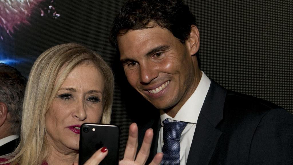 Cristina Cifuentes, presidenta de la Comunidad de Madrid, y el tenista Rafa Nadal.