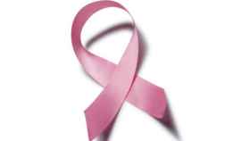 Lazo rosa. símbolo de la lucha contra el cáncer de mama | Foto: Twitter (@mdcospedal)
