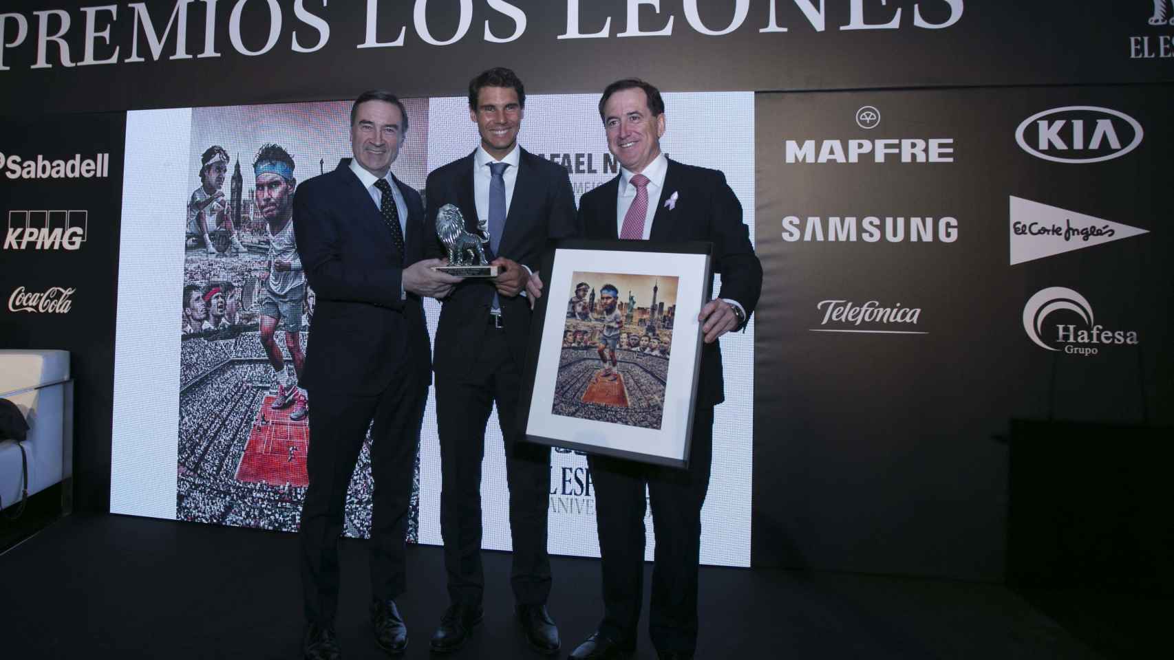 El director de EL ESPAÑOL, Pedro J. Ramírez, el tenista Rafa Nadal y el presidente de Mapfre, Antonio Huertas.