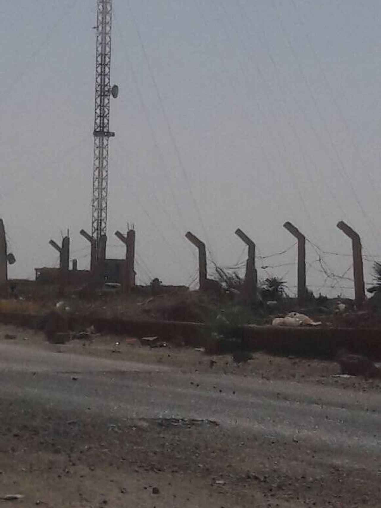 Torre de comunicaciones controlada por el ISIS en Al Mayadin (Siria).