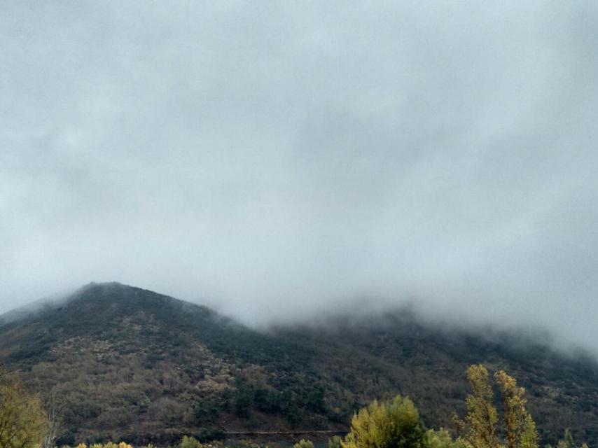 Imagen del monte Pajariel tres días después del incendio.