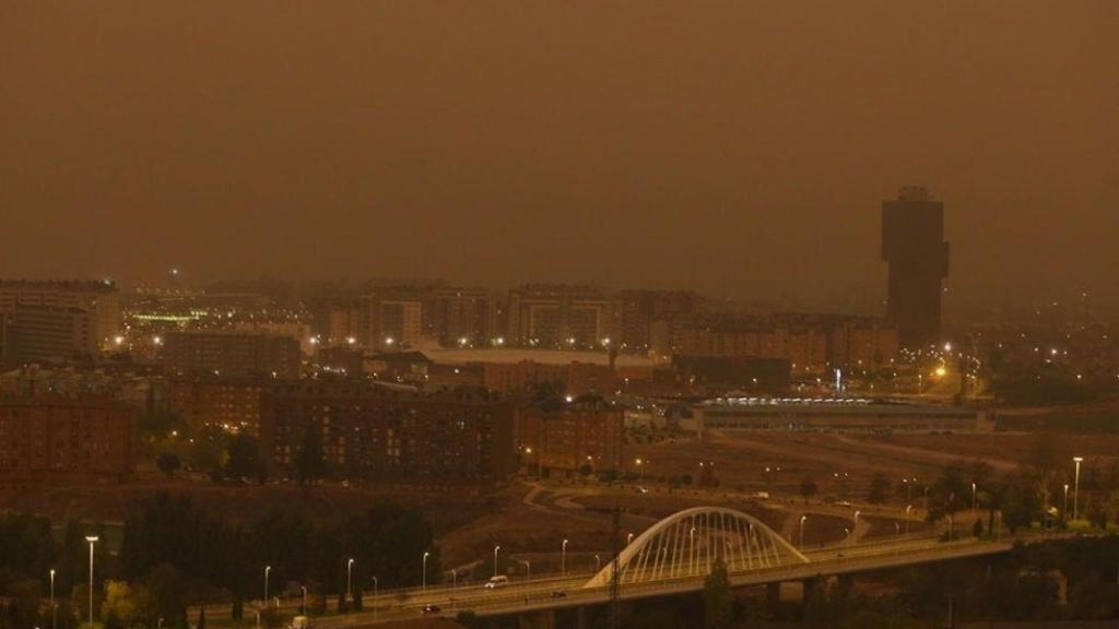 Aunque no lo parezca, esta foto de Ponferrada fue tomada a media mañana del pasado lunes.