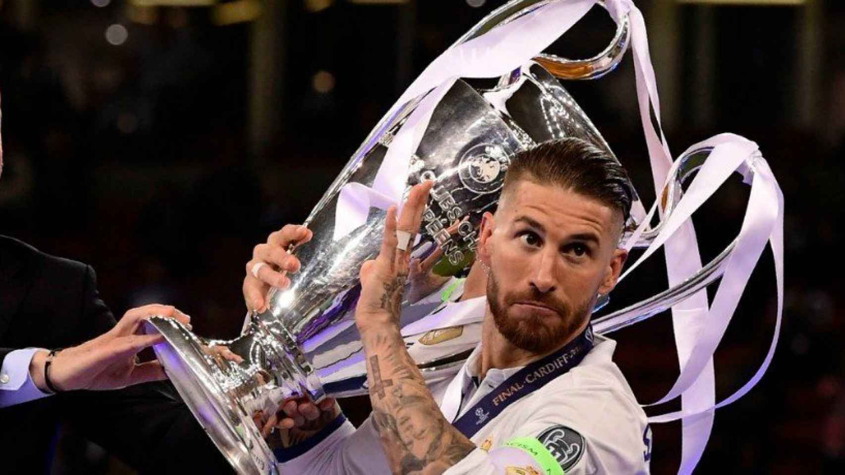 Ramos levanta La Duodécima. Foto. Twitter (@championsleague)