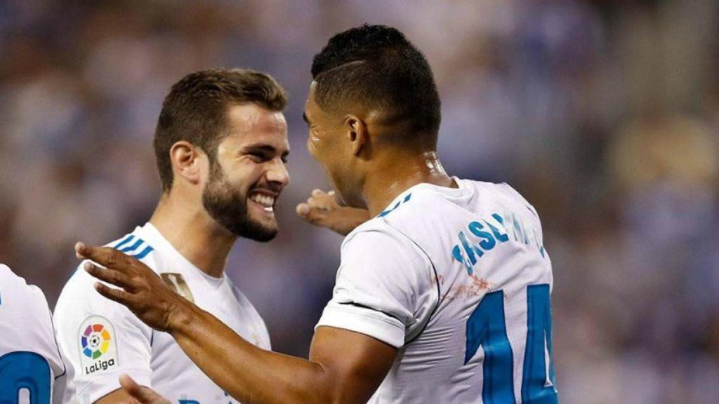 Nacho abraza a Casemiro tras anotar su gol