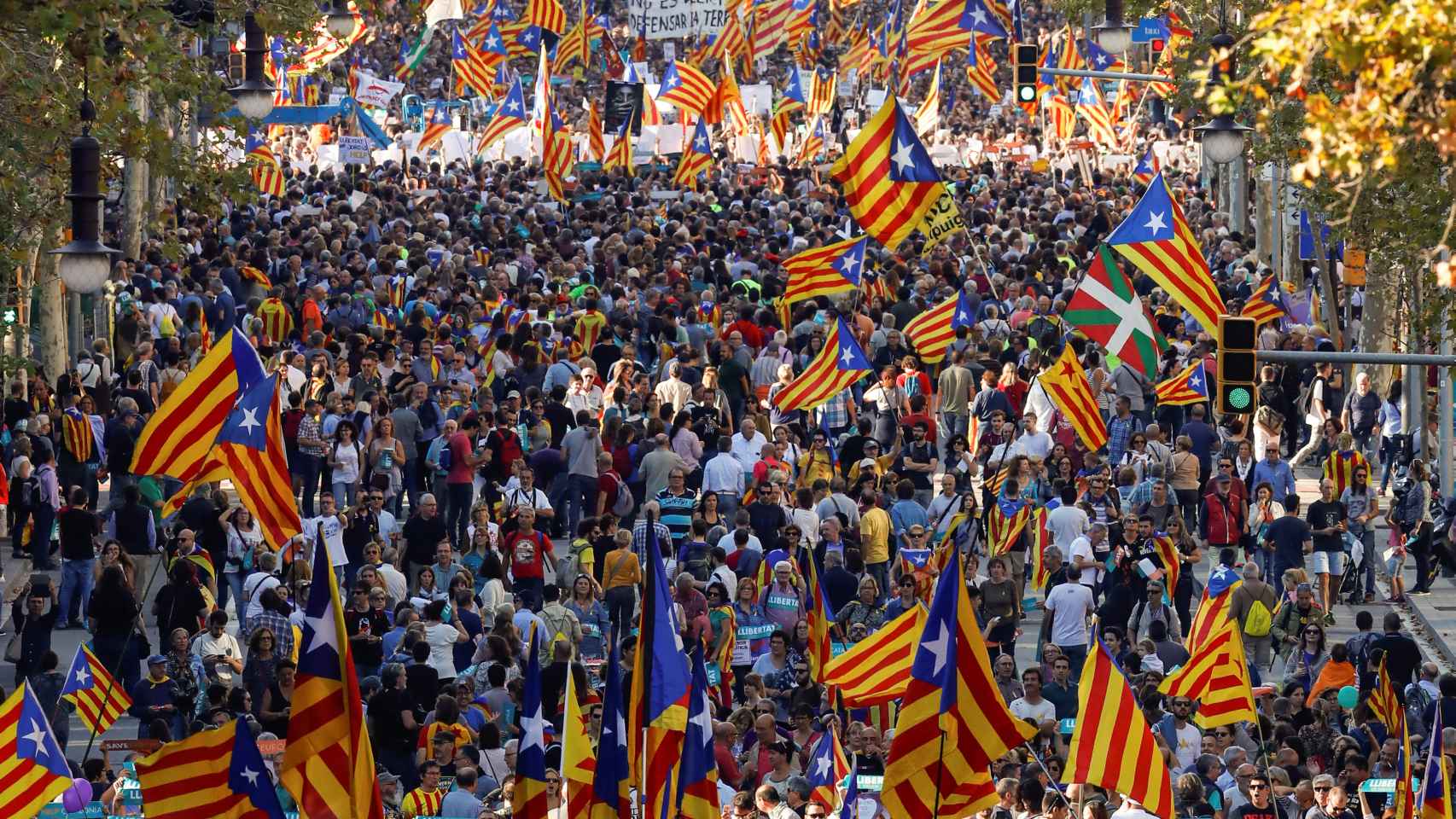 Puigdemont y todos sus consejeros acuden a la manifestación por los Jordis