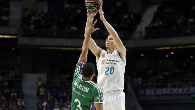 Jaycee Carroll lanza ante Unicaja.