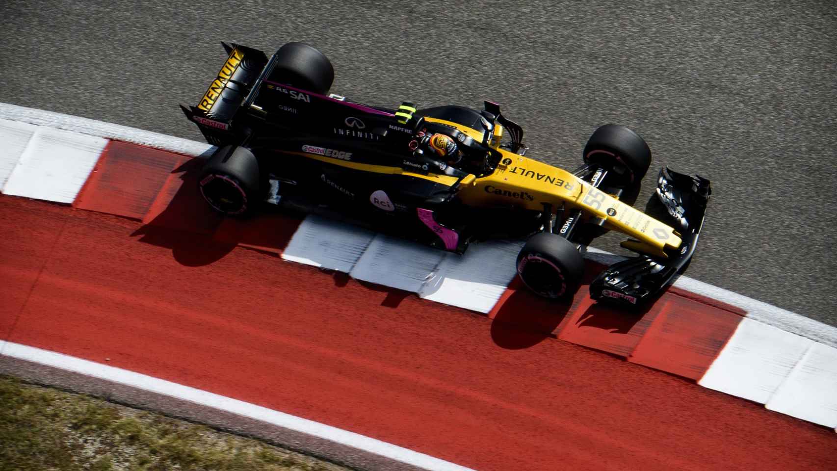 El Renault de Carlos Sainz, durante la clasificación.