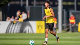 Jadon Sancho en un entrenamiento con el Borussia Dortmund. Foto: Twitter (@Sanchooo10)