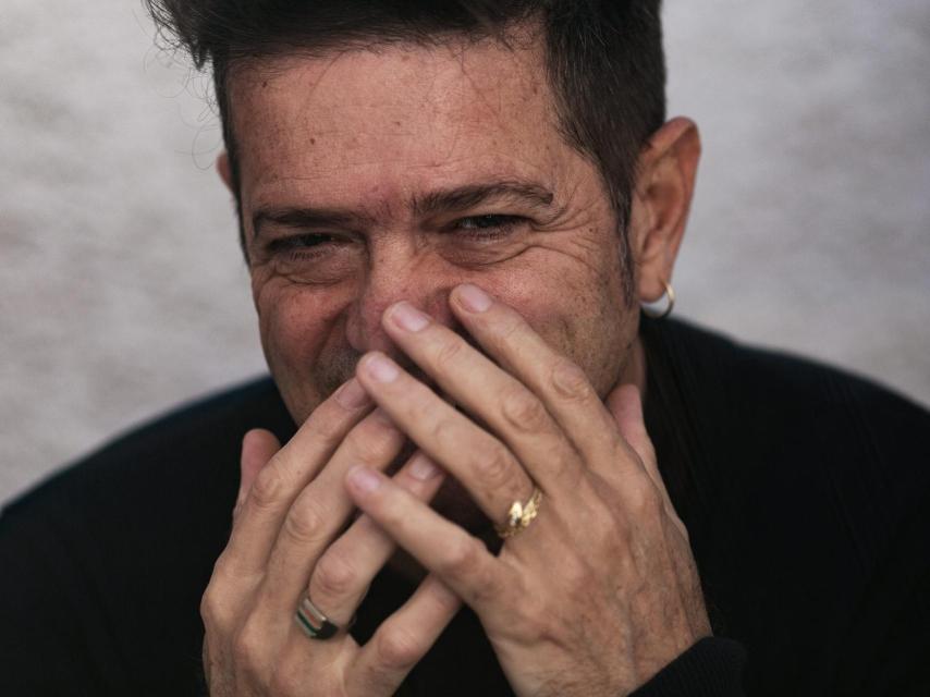 Santiago Auserón durante la entrevista, días antes de su concierto en el Teatro Rialto.