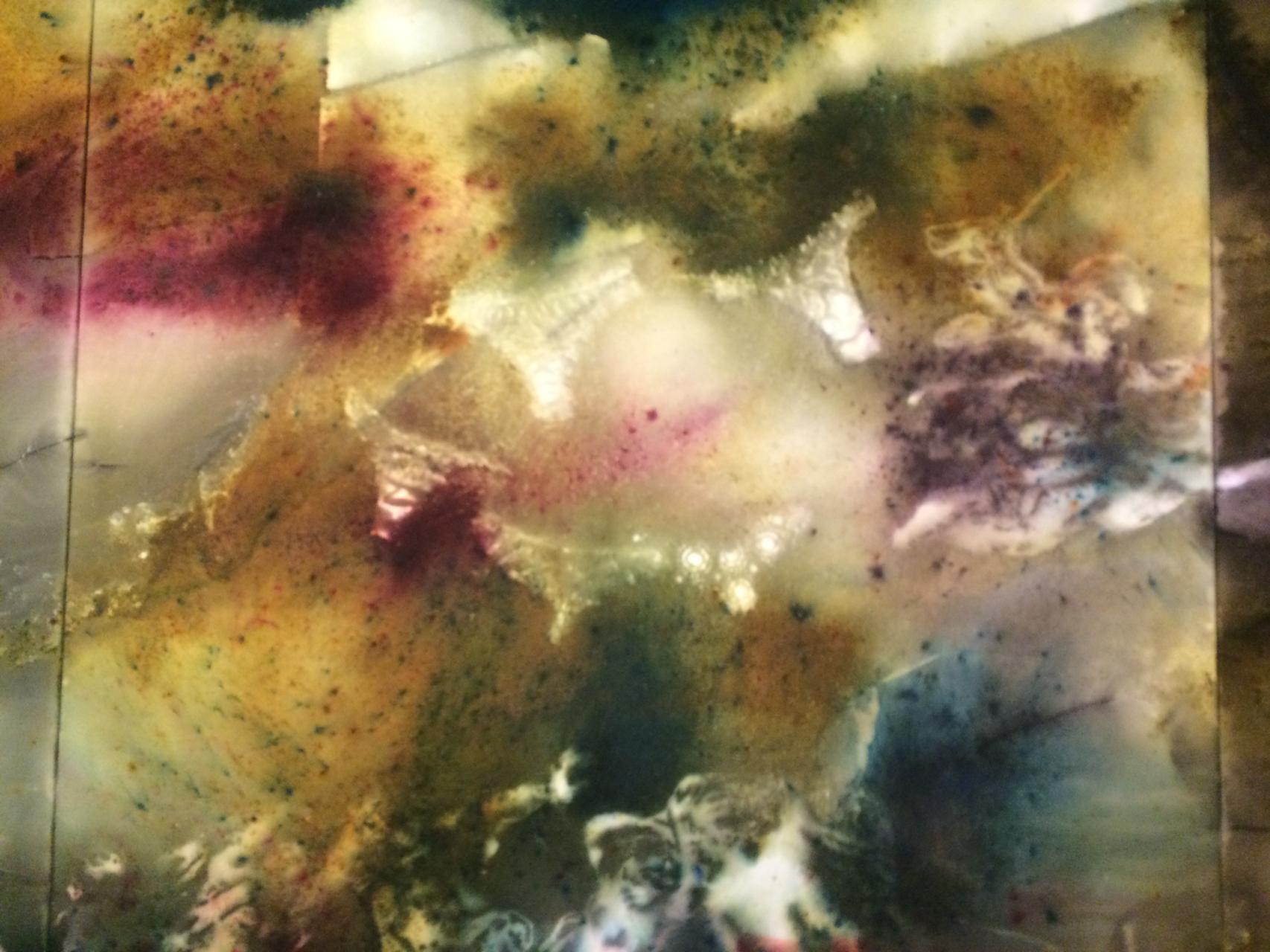 Ropa interior femenina en la obra de Cai Guo-Qiang, en el Museo del Prado.