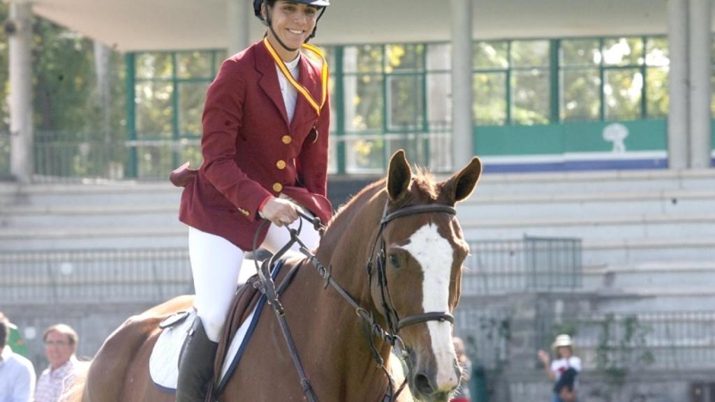 Paola Amilibia monta a su caballo Gaudí.