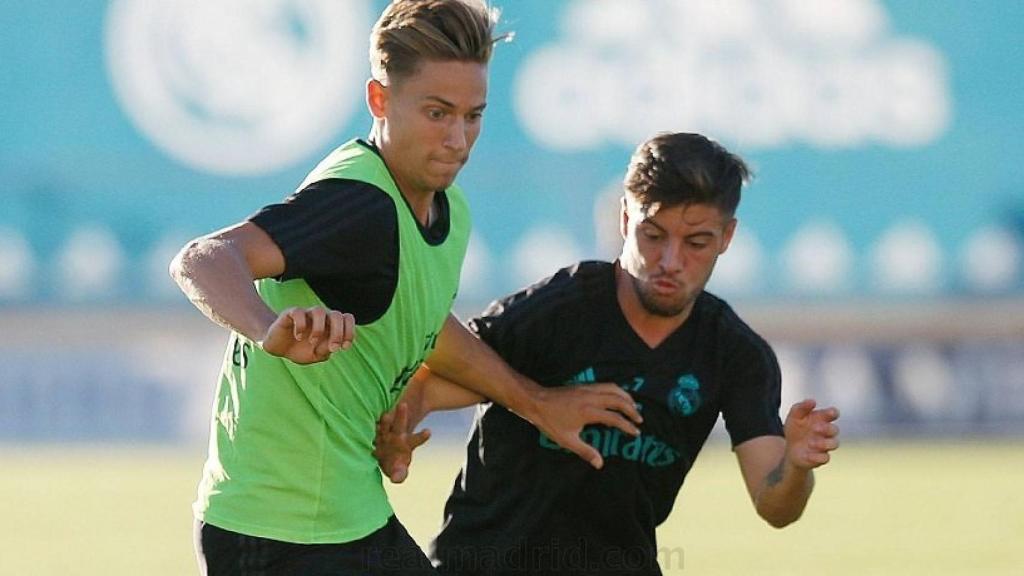 Marcos Llorente y Franchu pelean por el balón